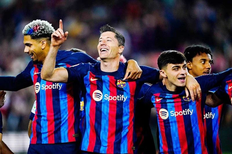 Tin ngắn bóng đá 18-3: Roy Keane đánh giá cao tiền vệ McTominay tại FA Cup 2 Barcelona thắng 3-0 trước Atletico Madrid