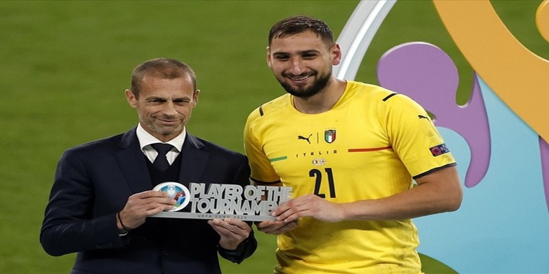 Tin ngắn bóng đá ngày 14/5: Rio Ferdinand hối thúc MU giữ chân Bruno 2 Thủ môn Gianluigi Donnarumma đã nhận giải thưởng