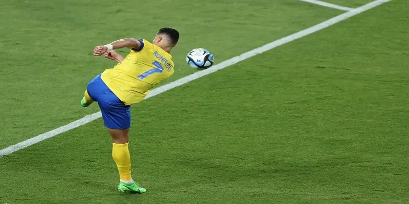 Tin ngắn bóng đá ngày 02/5: PSG chờ đợi tin tức từ Lucas Hernández; Parma trở lại giải đấu Serie A. 1 Ronaldo ghi 44 bàn sau 45 trận